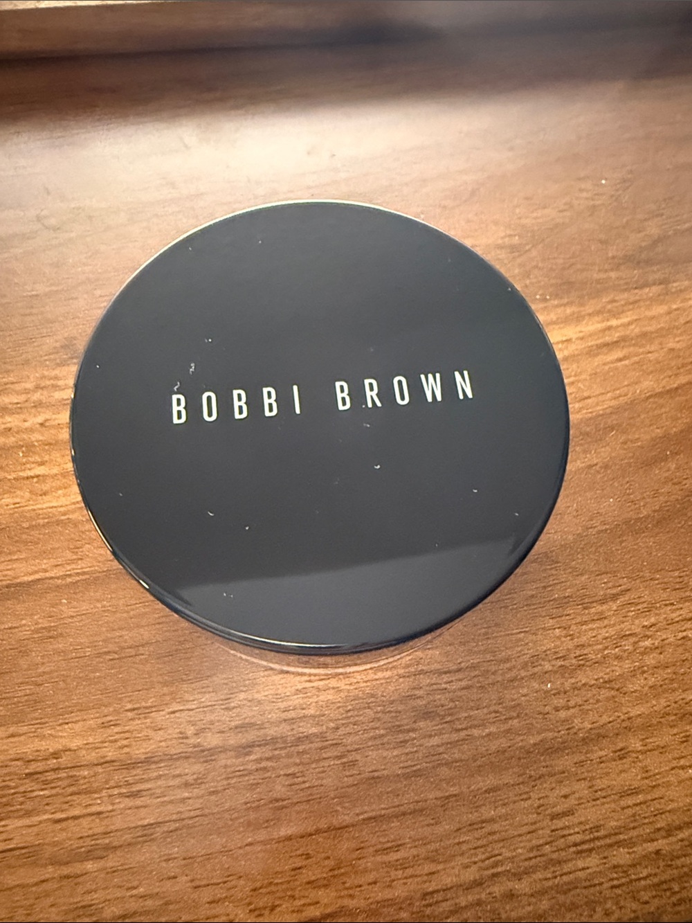 Bobbi Brown Sheer Finish Loose Powder – Pale Yellow